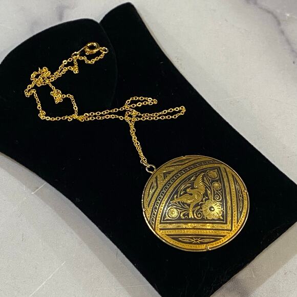 Vintage Damascene pendant 1 1/2” large round on new delicate goldtone link chain - Picture 2 of 4